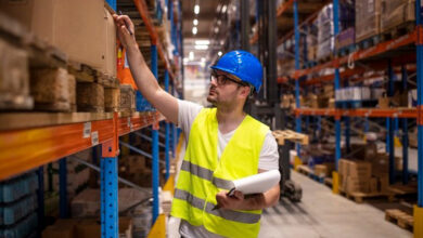 تقني متخصص في اللوجيستيك