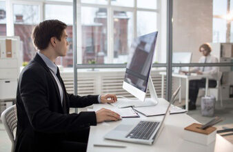 تقني متخصص في المعلوميات